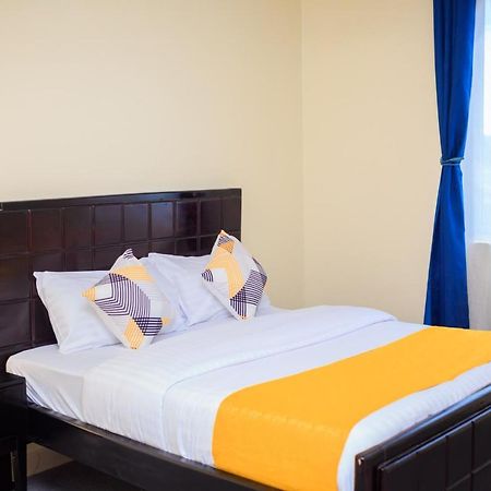 The Palm Residence Kampala Bagian luar foto